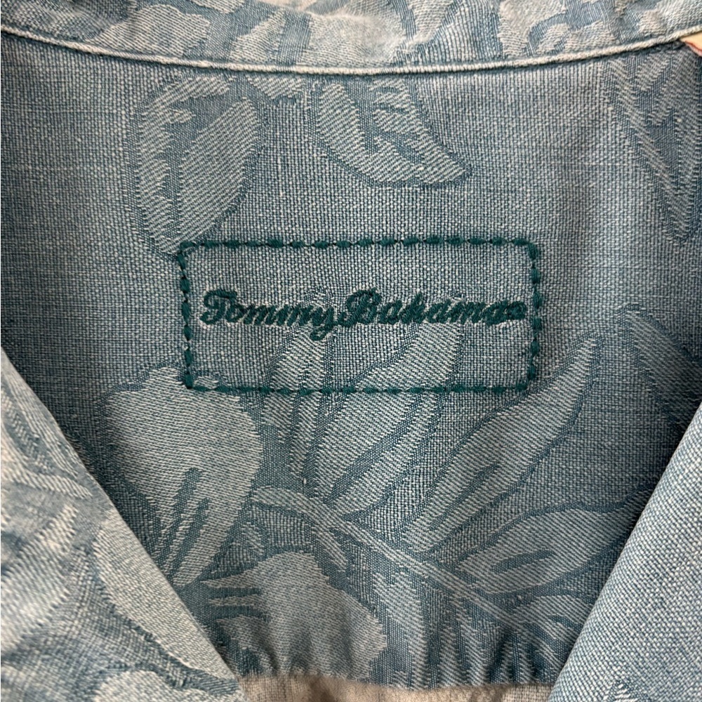 Tommy Bahama 100% Silk Blue Floral Button Down Shirt - Picture 2 of 6